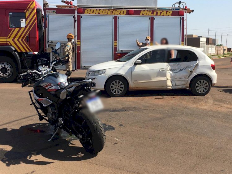 Homem fica ferido em colisão de moto BMW e Gol na Avenida das Andorinhas