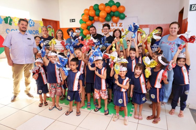 Governo Municipal garante a entrega de mais de 3 mil ovos de chocolate para alunos da rede de ensino