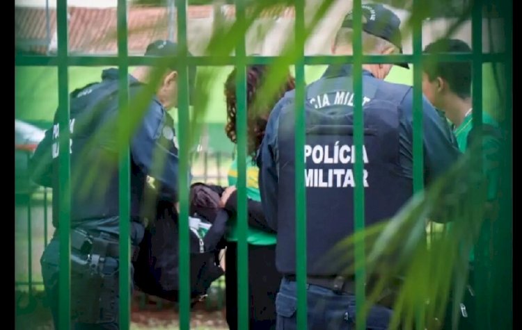 Policia Militar flagra alunos com pistola falsa em escola no Tijuca