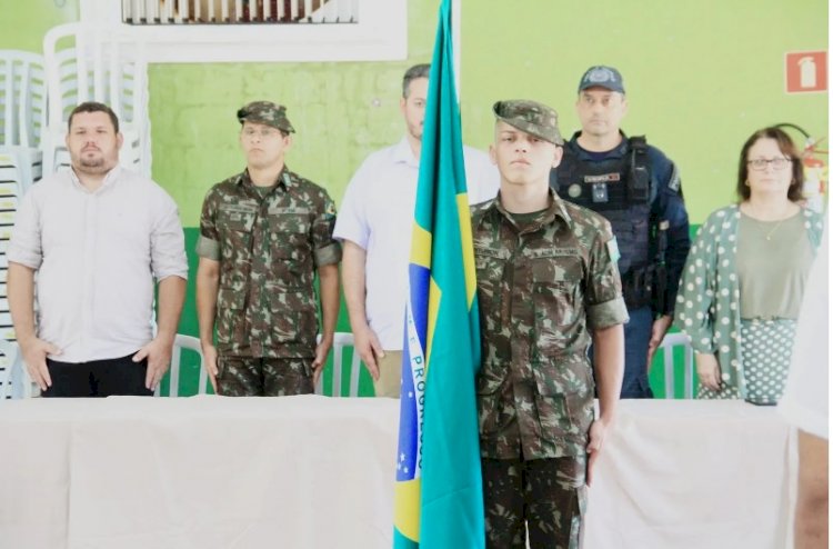 Polícia Militar participa da cerimônia de dispensa de 25 jovens do serviço militar, em Aparecida do Taboado