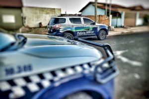 Adolescente com 14 anos desacata policiais após briga generalizada e acaba apreendido