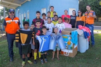 Defesa Civil encerra Campanha do Agasalho com distribuição de peças no Distrito de Arapuá