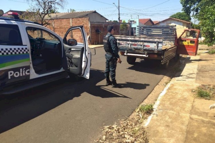 Homem é detido dirigindo caminhonete com reclamação de furto e sem CNH em Costa Rica