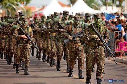 Desfile de 7 de Setembro reúne três-lagoenses na Esplanada da NOB