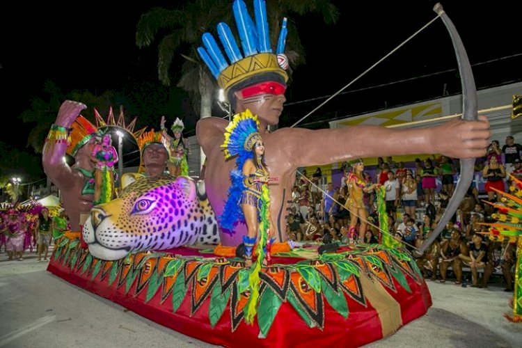 Três escolas de samba encerram a última noite de carnaval em Corumbá